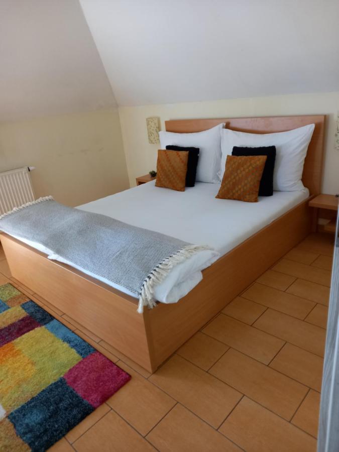 Bed and Breakfast Viola Vendeghaz Pápa Exterior foto