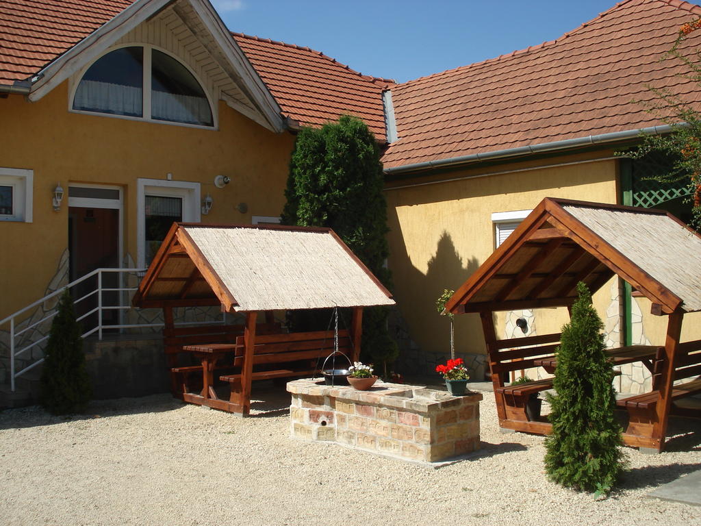 Bed and Breakfast Viola Vendeghaz Pápa Exterior foto